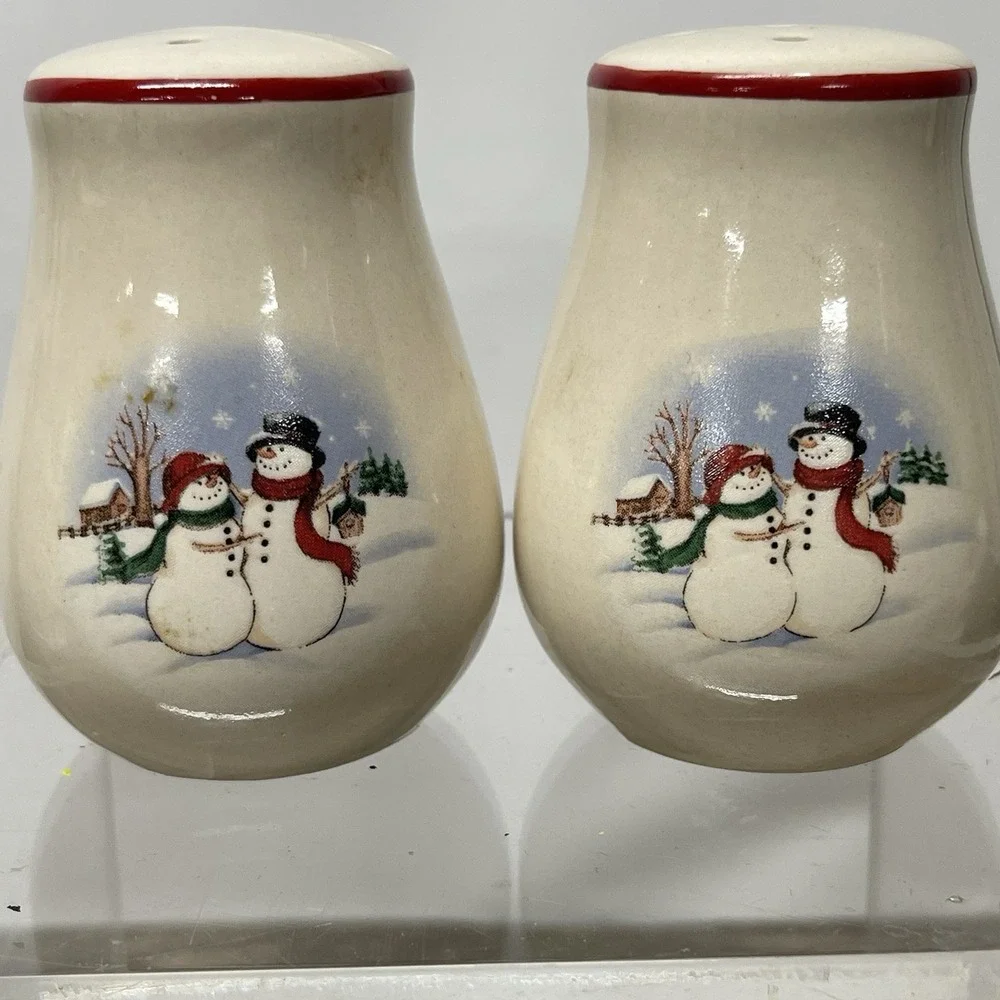 Snowman Salt and Pepper Shakers Set Ceramic Winter‎ Holiday Christmas Cream Red